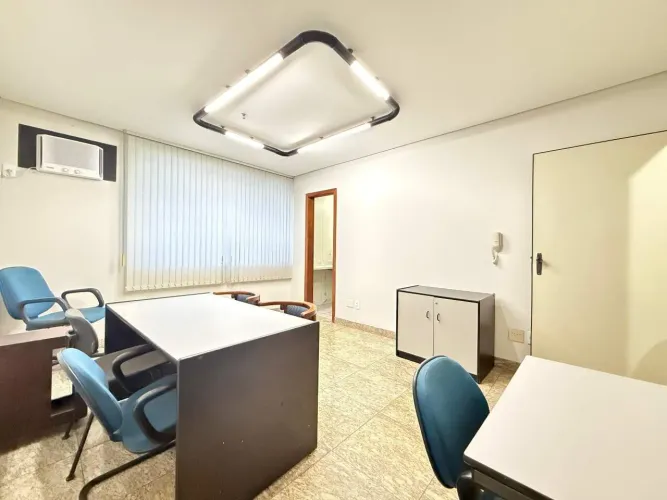 Sala à venda no Lourdes