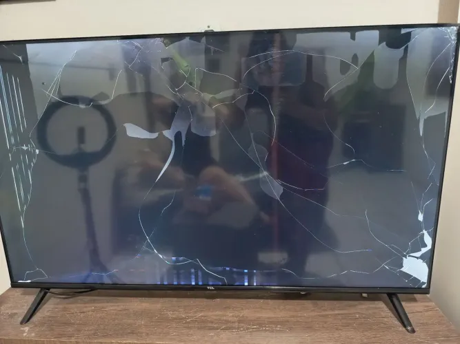Smart TV TCL Semp - Com Tela/Display Quebrado (Para Peças ou Retirada)