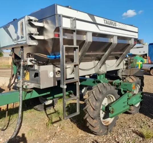 Distribuidor MP AGRO TAURUS fertilizante e calcário
