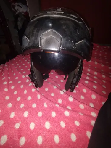 Capacete MRC tem óculos inbutido está em um estado bom