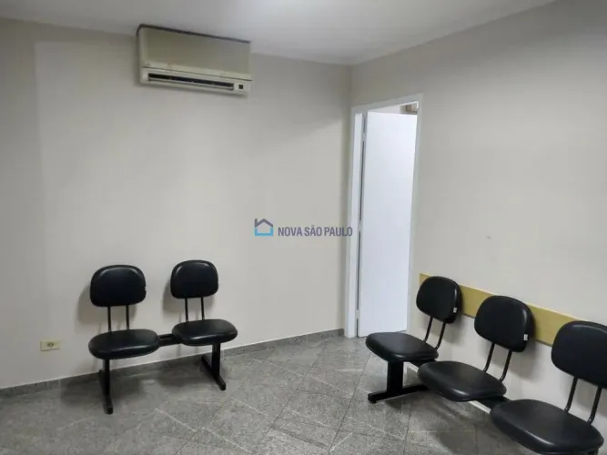 Conjunto comercial . 450m metrô Shopping Santa Cruz . 2 banheiros . 1 vaga . 32 m2
