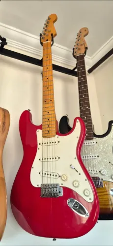 GUITARRA STRATOCASTER