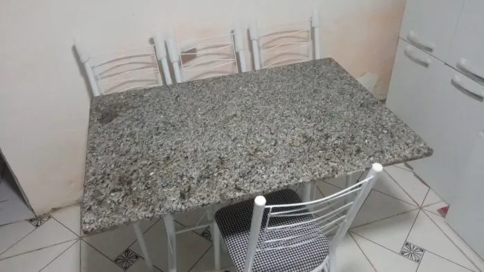 MESA DE JANTAR 4 CADEIRAS NOVA