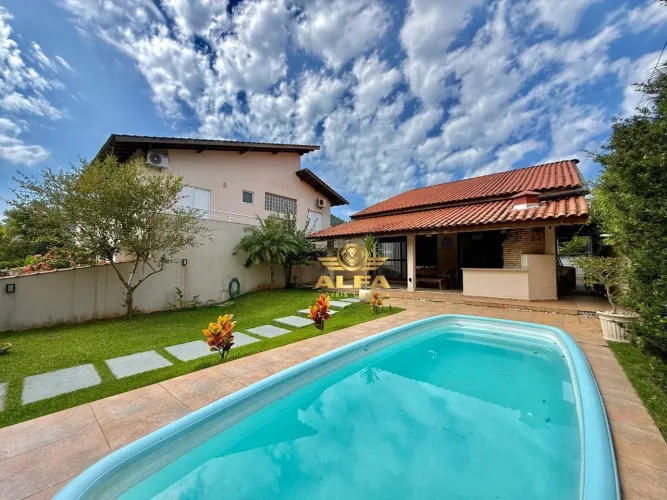 Casa com piscina, espaço gourmet e 3 dormitórios no Condomínio Jardim Pernambuco II Alfa