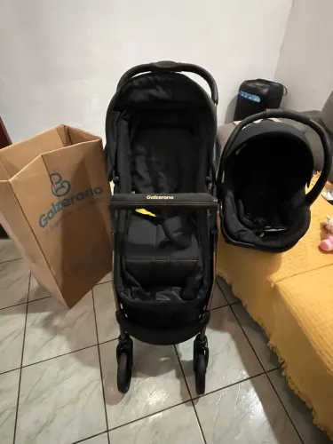 Vendo carrinho de bebê+bebê conforto