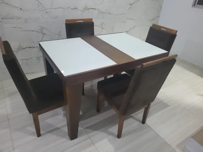 Mesa com 4 cadeiras / ENTREGO 