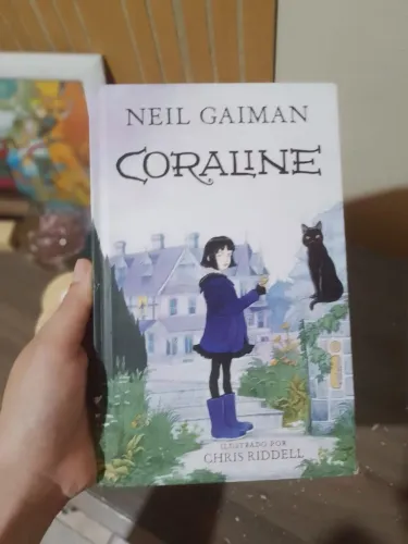 Livro - Coraline Capa Dura