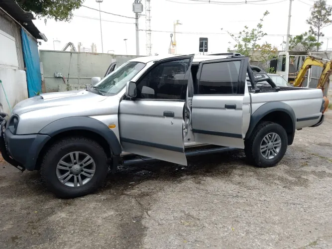 Mitsubishi L200 Outdoor HPE 2.5 4X4 CD T.dies. Aut. 2010