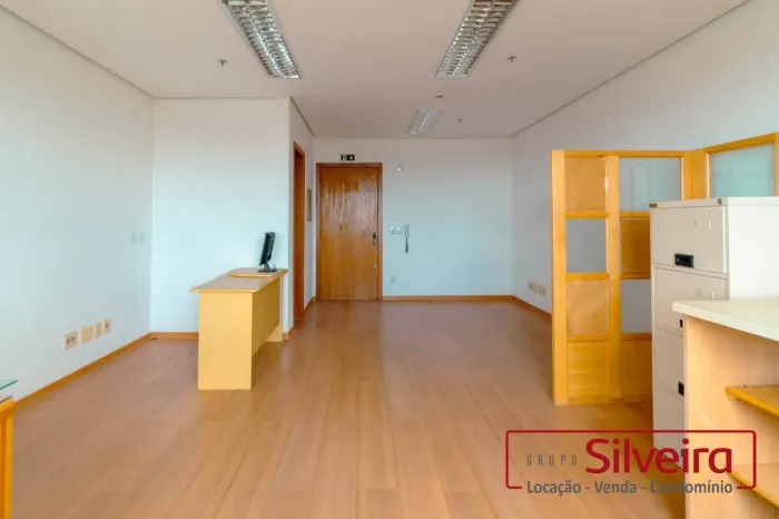 SALA COMERCIAL PARA LOCAÇÃO ENTRE AUXILIADORA E BOA VISTA - 33 M² COM VAGA - PORTO ALEGRE