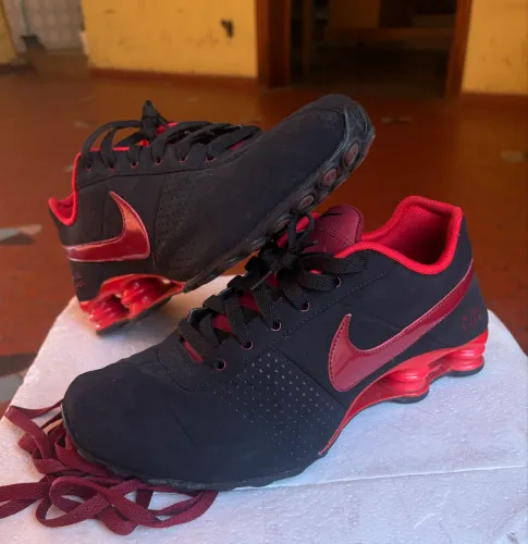 Nike Shox Deliver 41.5 preto e vermelho Original