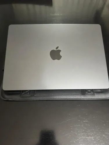 Macbook Pro 14" / Chip M5 / 24GB RAM / 512 SSD / Space Black