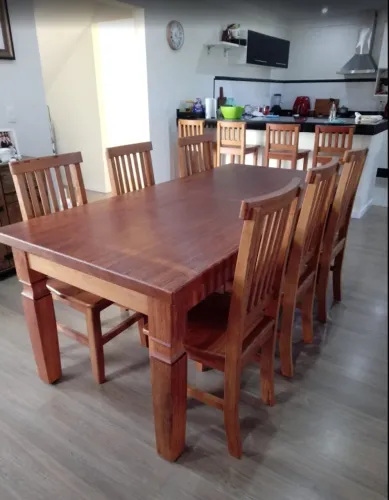 Conjunto em Madeira maciça, Mesa, 6 cadeiras com estofados e 4 banquetas, ótimo estado.