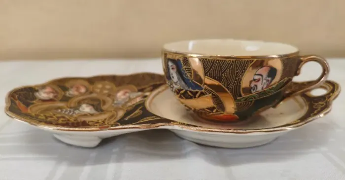 Xícara de chá com pires porcelana japonesa