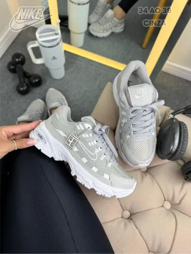 Queima de estoque 3 pares de tênis por 300$