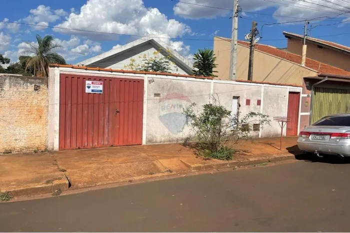 "Casa Espaçosa com ótimo terreno em São Joaquim da Barra"