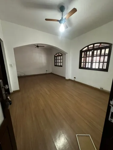Imóvel espetacular com 6 quartos na Zona Leste de SP: invista em um terreno com dois sobra