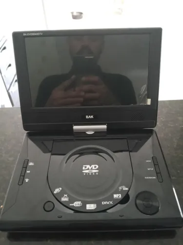 DVD Play portátil com função TV digital e videogame 