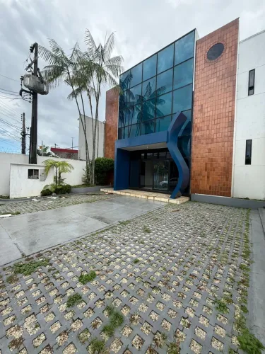 PRÉDIO COMERCIAL NO PLANALTO - ESTRUTURA COMPLETA PARA GRANDES NEGÓCIOS