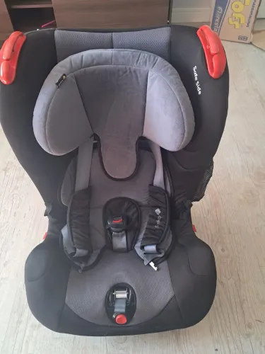 Cadeirinha para carro Cosco.