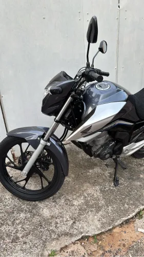 Vendo titan zera, ano e modelo 22, segundo dono, 7.500km.