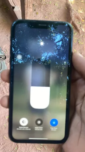 iPhone XR pra sair logo com baixa