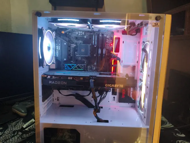 Vendo gabinete branco, acompanha com 5 fans, fans novas