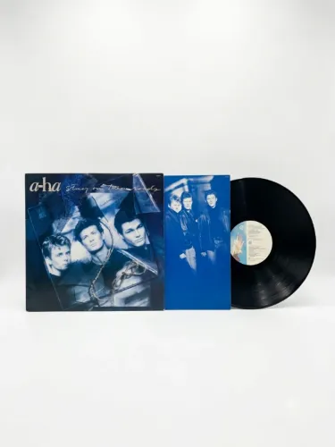 Disco de vinil A-ha - "Stay On These Roads", lançado em 1988