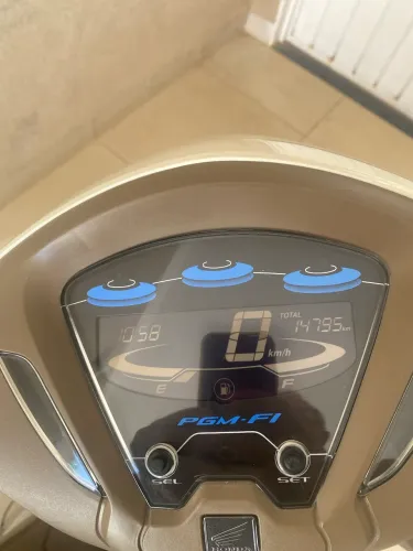 Moto muito nova dois pneus novos