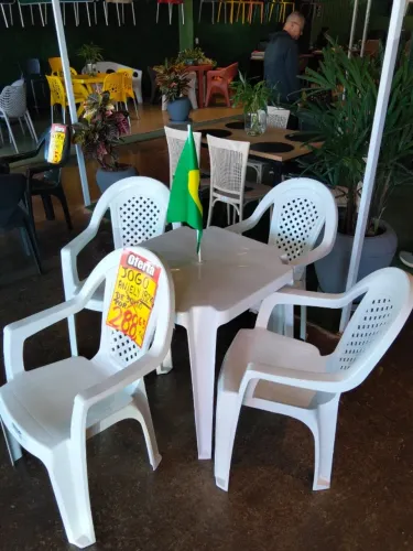 Jogo de Cadeiras Plástico 