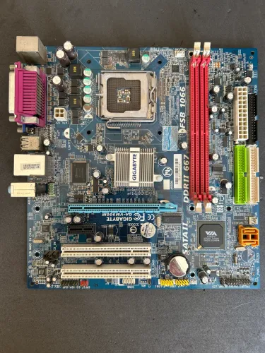 Placa mãe Gigabyte para PC - Ótimo Estado!