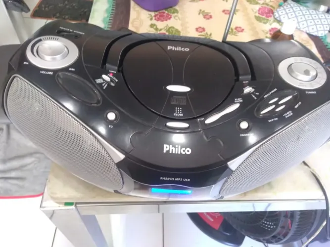 Som toca CD e outros... Philco