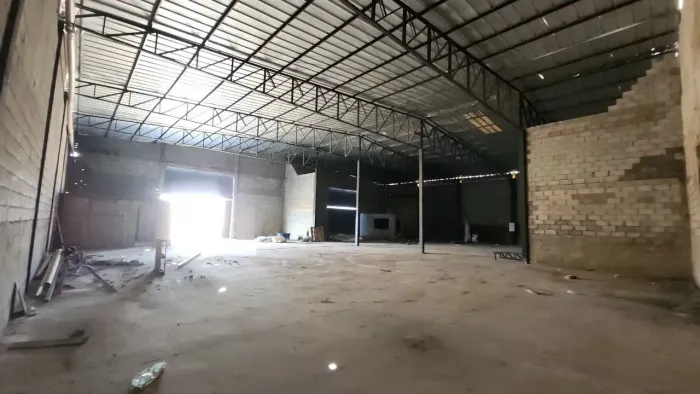 Alugo barracão com 750m² no Pedra 90 - Cuiabá - Mato Grosso