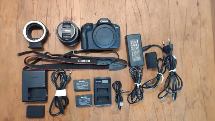 Canon R50 + utensílios (ótimo estado)