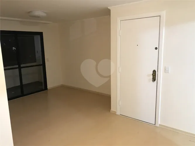 Apartamento à venda com 3 quartos, sendo 1 suíte, no condomínio Villaggio de Bologna, São