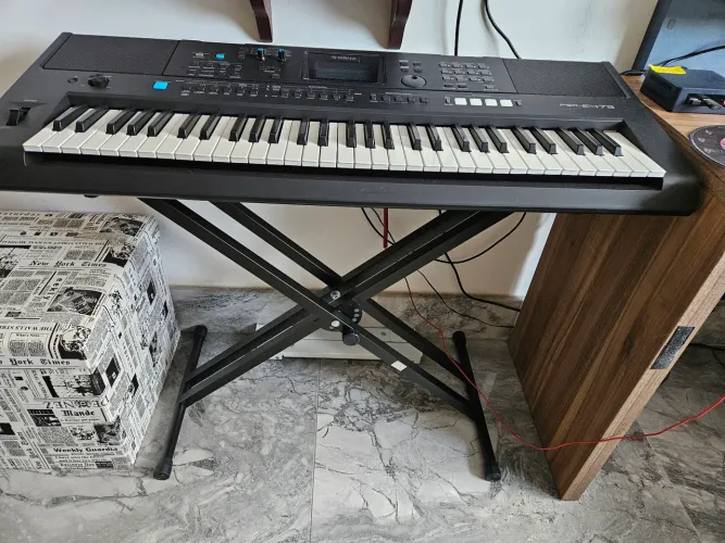 Teclado Yamaha PSR E 473