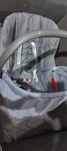 Vende-se bebê conforto semi novo