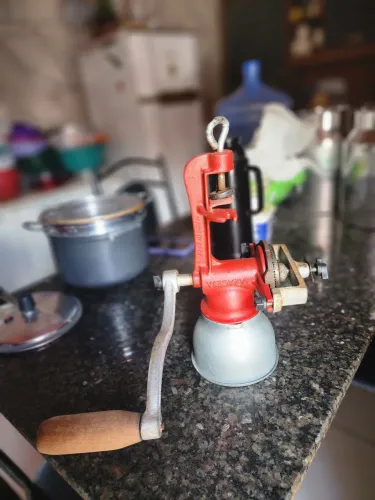 Vende-se este moedor de feijão para acarajé