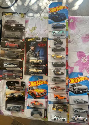 Hot wheels LOTE 