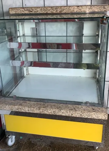 Balcão expositor e Caixa
