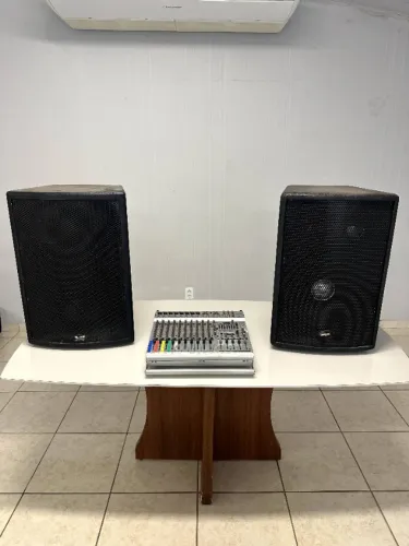 Som Profissional com 2 Caixas de Som + Mesa de Som Amplificada