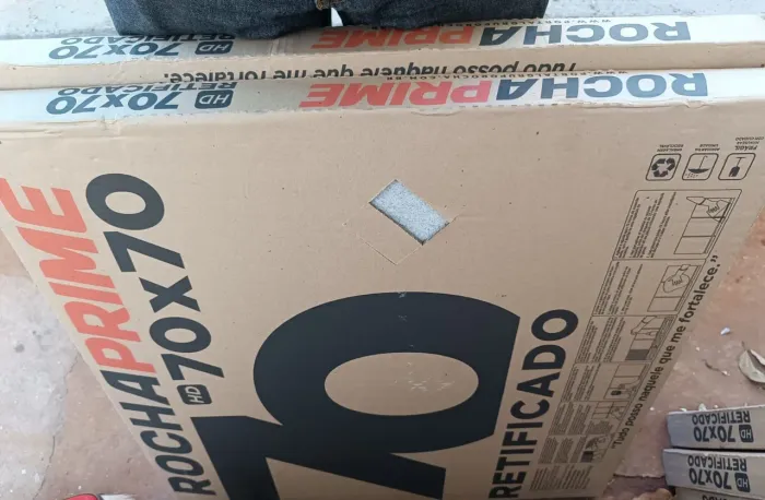 Sou pedreiro azulejista, estou disponível só chamar!