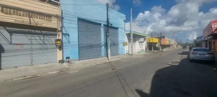 Imóvel para aluguel possui 200 metros quadrados em Levada - Maceió - AL