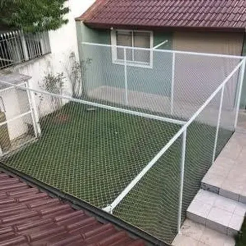 Cercamento de jardim para gatos com estrutura