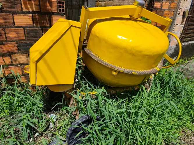 Vendo betoneira reforçada 400 litros
