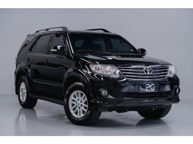 Toyota Hilux SW4 SRV D4-d 4X4 3.0 TDI Dies. AUT 2013