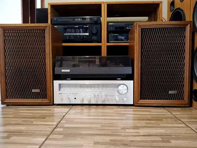 Conjunto AKAI AA1150 