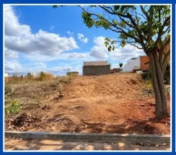 Vendo Terreno com 225 metros quadrados, sendo 9x25, no bairro Alto Paraíso em Salinas-Mg