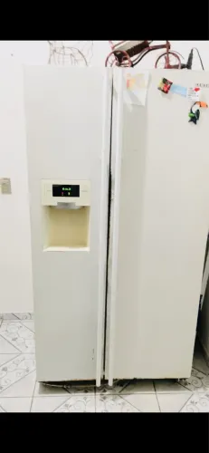 Geladeira frost free Side by Side 628L 
