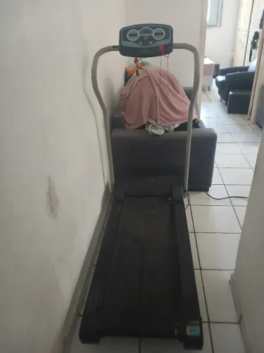 Esteira funcionando precisa trocar a lona se quiser. Vendo por 360.00 sou do Camilópolis
