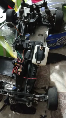 2 Automodelo combustão com kits 